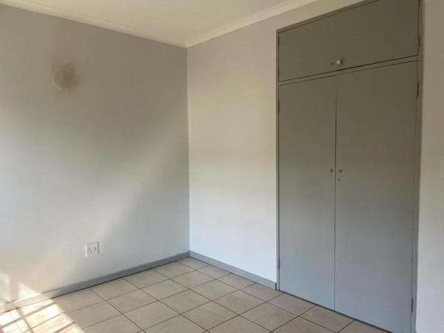 2 Bedroom Flat in Waterkloof Ridge