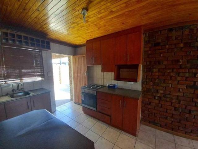 2 Bedroom Flat in West End