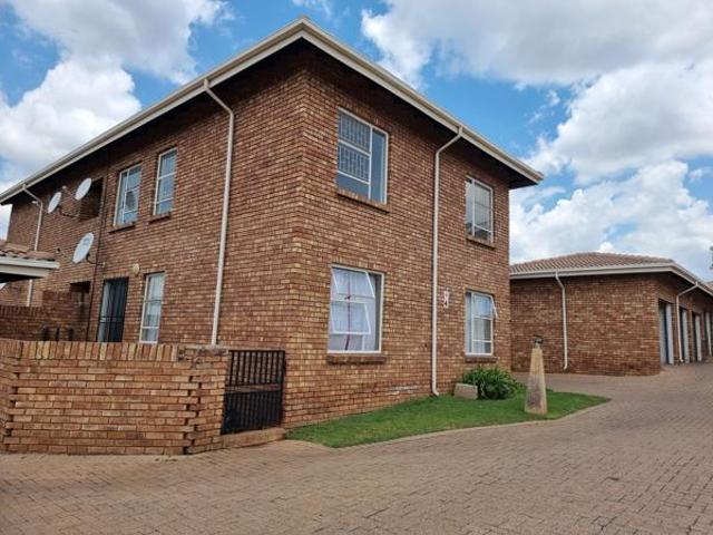 2 Bedroom Flat in Aerorand