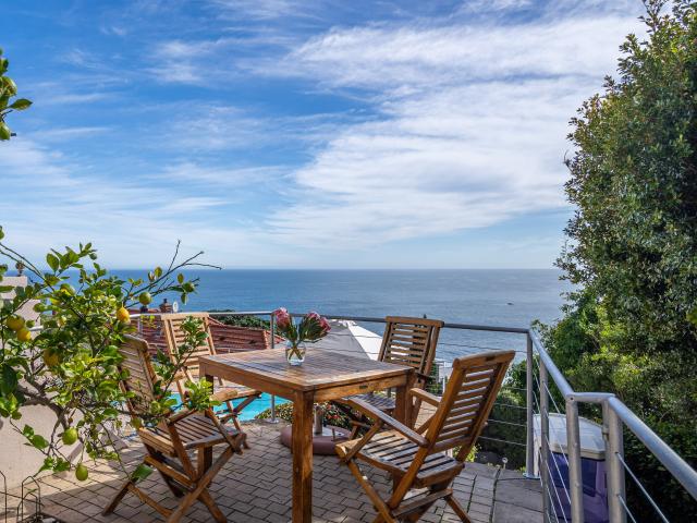 2 Bedroom Flat in Bantry Bay