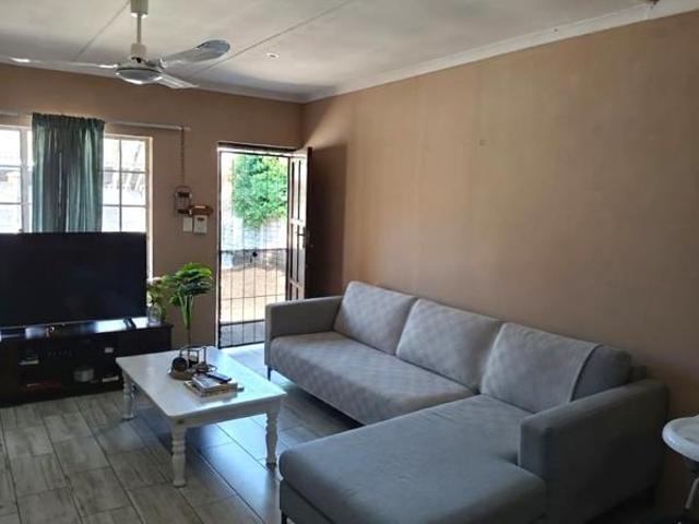 2 Bedroom Flat in Birdswood