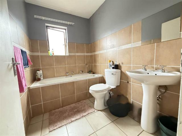 2 Bedroom Flat in Brackenham