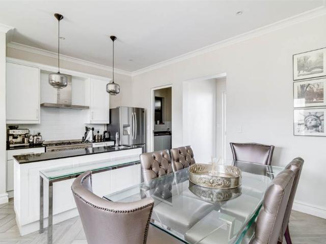 2 Bedroom Flat in Bryanston