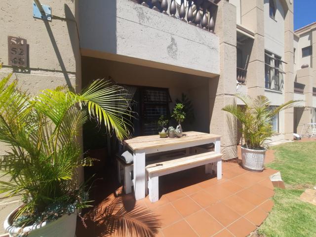 2 Bedroom Flat in Constantia Kloof