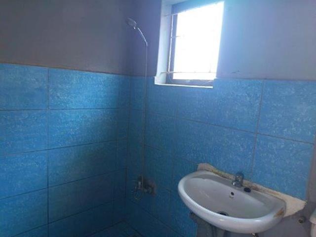 2 Bedroom Flat in Clare Estate