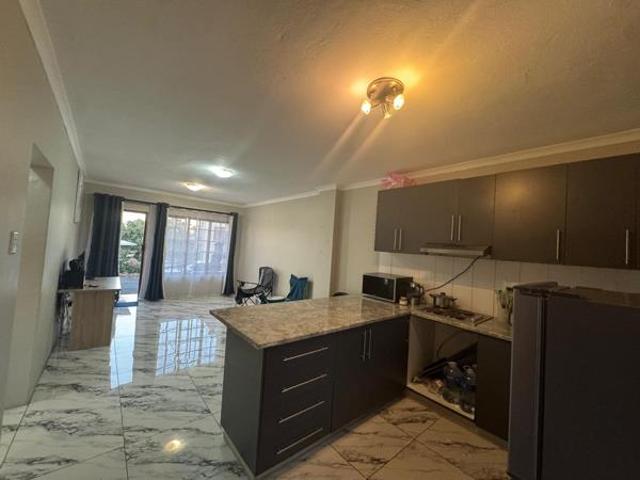 2 Bedroom Flat in Clarendon