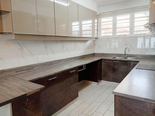2 Bedroom Flat in Essenwood