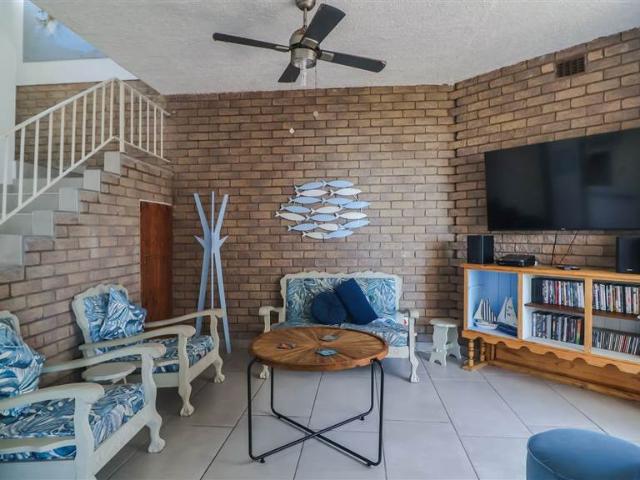 2 Bedroom Flat in Freeland Park