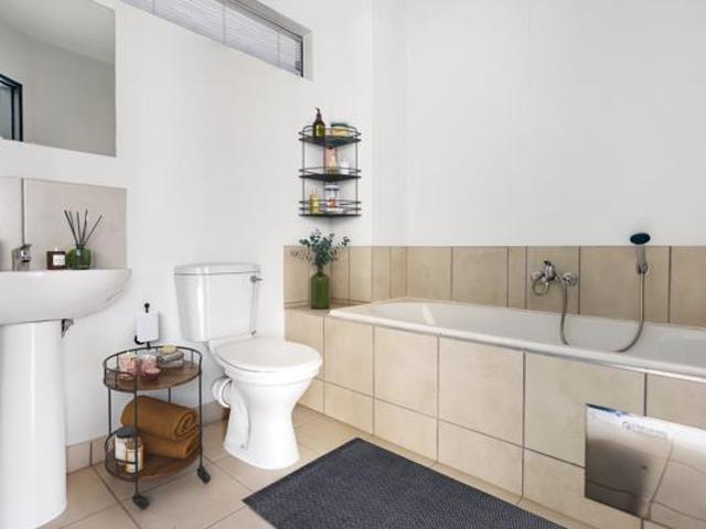 2 Bedroom Flat in Grand Central