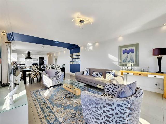 2 Bedroom Flat in Green Point