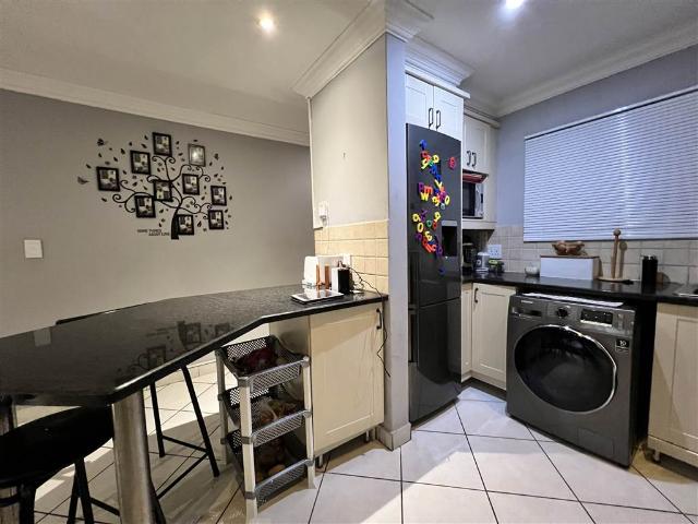 2 Bedroom Flat in Jeffreys Bay