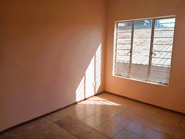 2 Bedroom Flat in Kempton Park Central