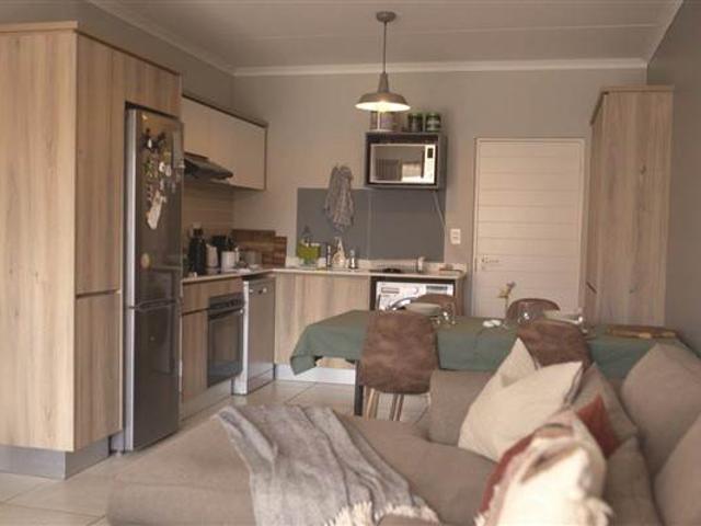 2 Bedroom Flat in Linbro Park