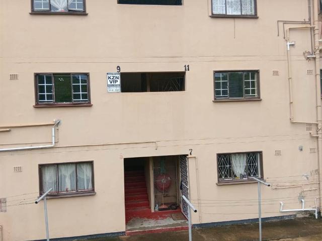 2 Bedroom Flat in Longcroft