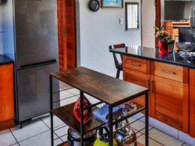 2 Bedroom Flat in Manaba