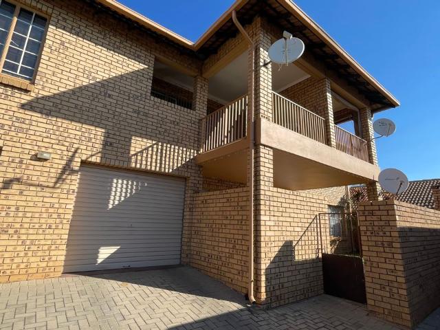 2 Bedroom Flat in Magalieskruin