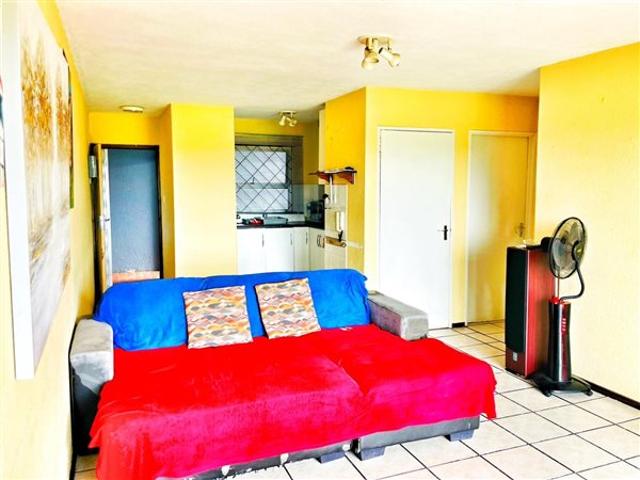 2 Bedroom Flat in Meerensee