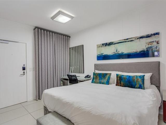 2 Bedroom Flat in Morningside