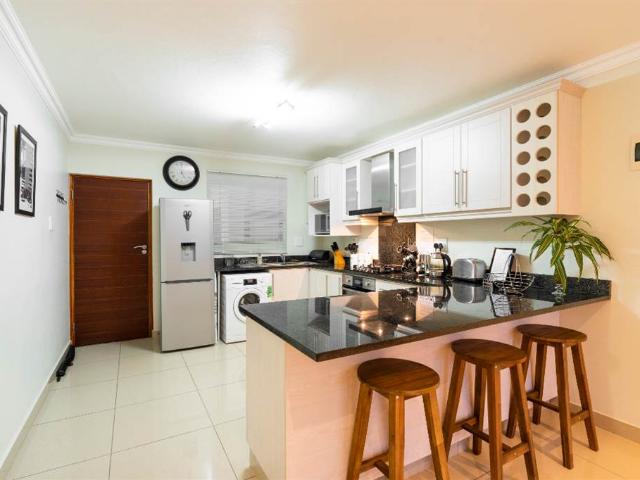 2 Bedroom Flat in Morningside