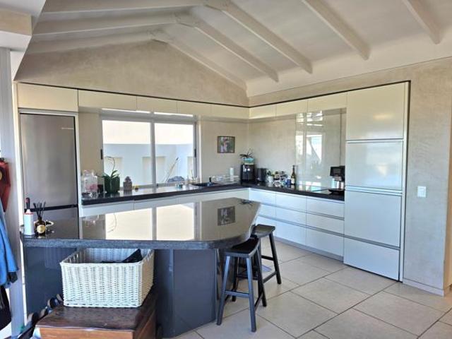 2 Bedroom Flat in Muizenberg