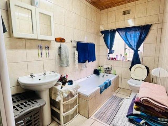 2 Bedroom Flat in Naauwpoort
