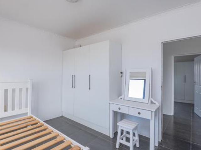 2 Bedroom Flat in Oceanview Heights
