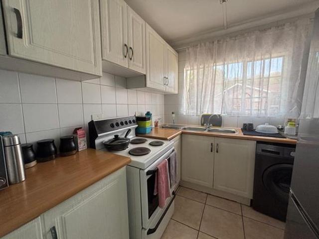 2 Bedroom Flat in Pelham