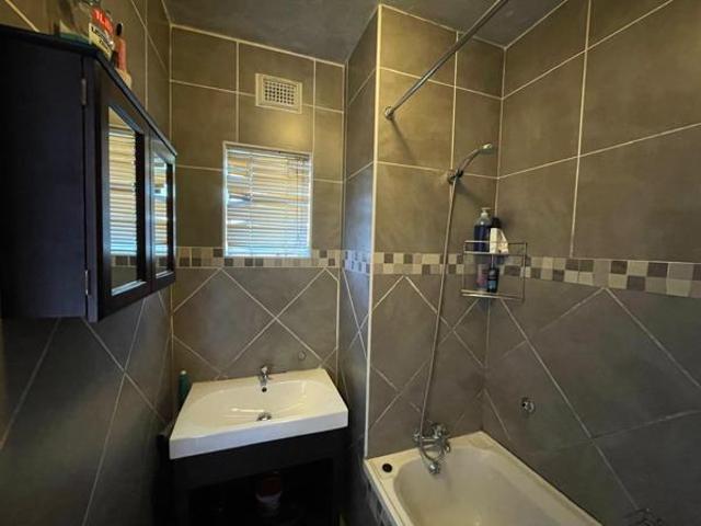 2 Bedroom Flat in Pelham