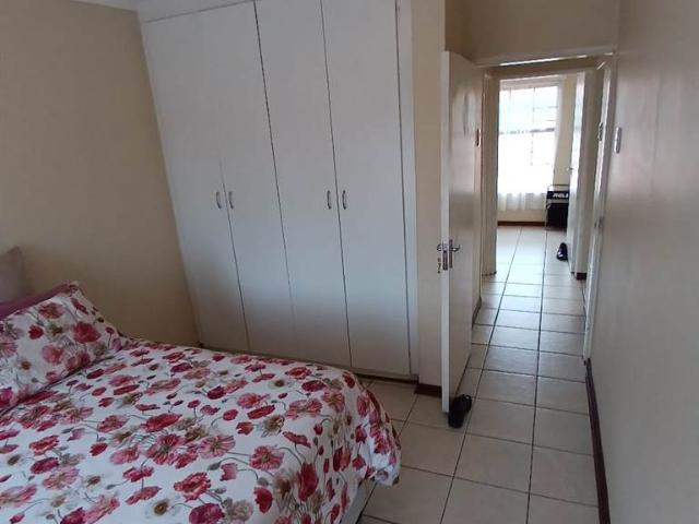 2 Bedroom Flat in Pioneer Park