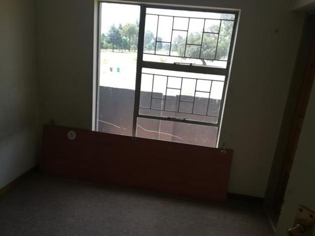 2 Bedroom Flat in Pollak Park