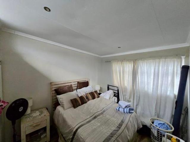 2 Bedroom Flat in Queenswood