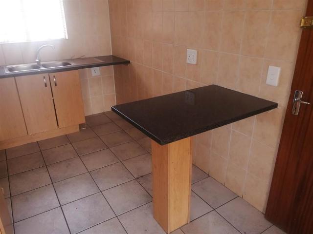 2 Bedroom Flat in Regents Park