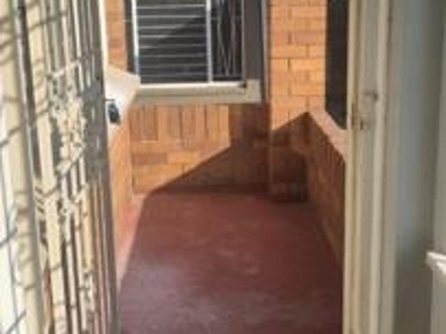 2 Bedroom Flat in Rosettenville