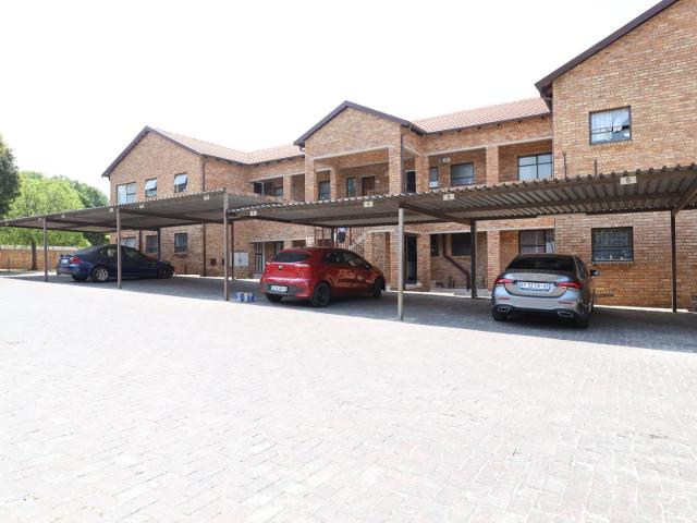 2 Bedroom Flat in Ruimsig