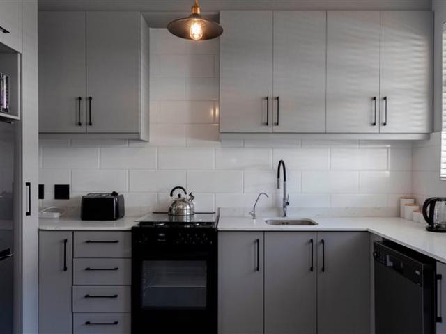 2 Bedroom Flat in Strand North