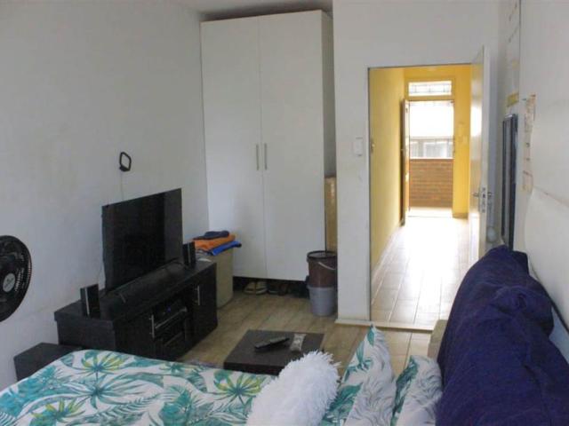 2 Bedroom Flat in Sunnyside