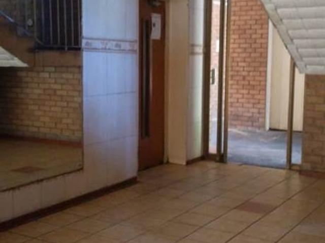 2 Bedroom Flat in Sunnyside