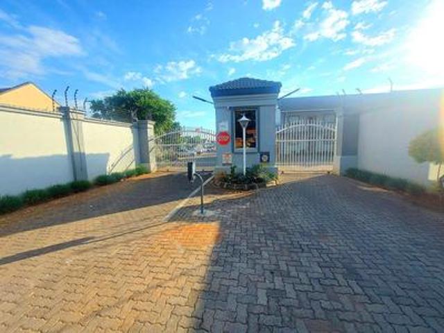 2 bedroom flat on the market in annl.