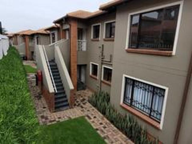 2 bedroom flat on the market in glenvista