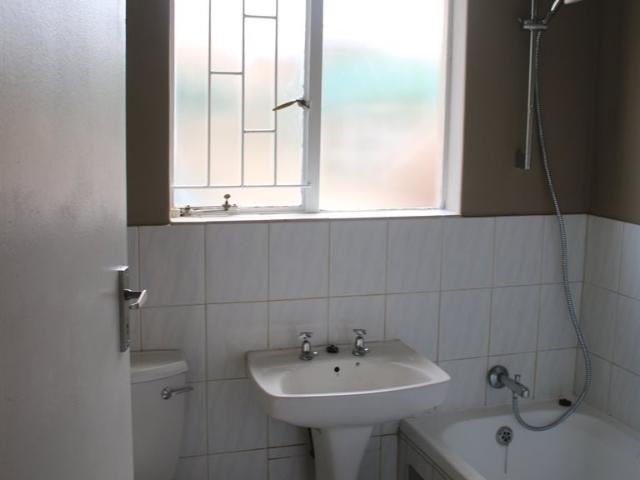 2 Bedroom Flat Sold in Beyerspark