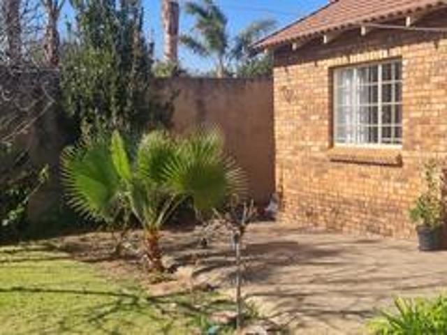 2 bedroom free standing unit to rent.