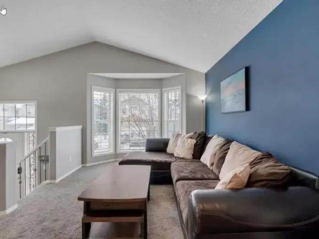 2 Bedroom House Calgary AB 102306594