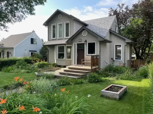 2 Bedroom House Calgary AB 102394553
