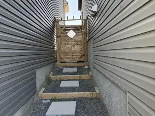 2 Bedroom House Calgary AB 103178718
