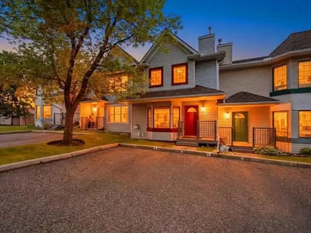 2 Bedroom House Calgary AB 104598347