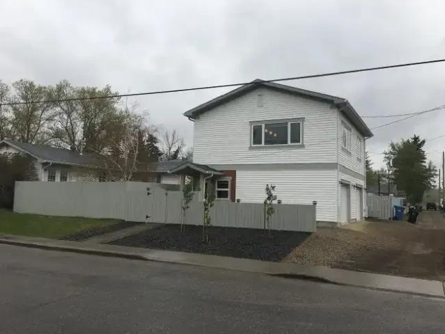 2 Bedroom House Calgary AB 104598398
