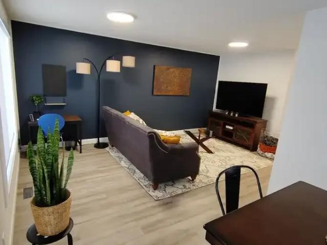 2 Bedroom House Calgary AB 104180663