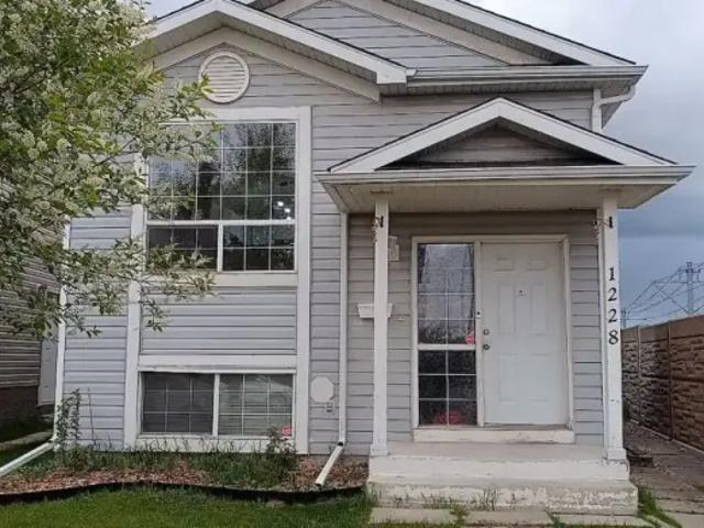 2 Bedroom House Calgary AB 104181287