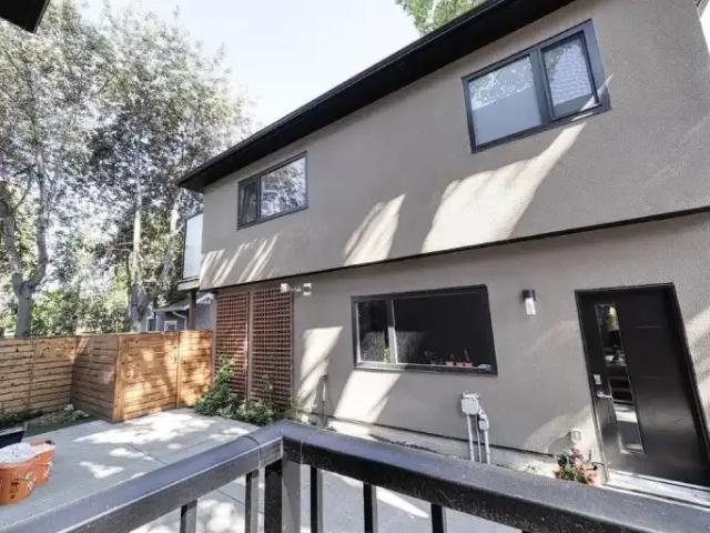 2 Bedroom House Calgary AB 105269626
