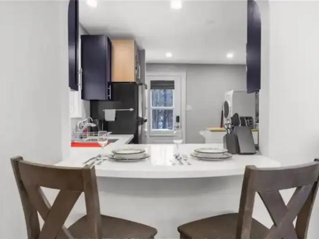 2 Bedroom House Cambridge ON 104257352